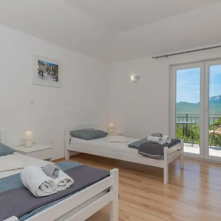 Ruza - Omis By Guide Willa Blato na Cetini