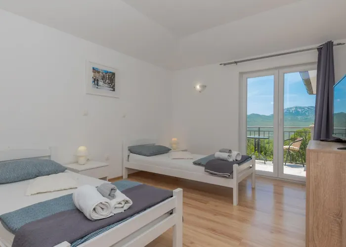 Ruza - Omis By Guide فيلة Blato na Cetini