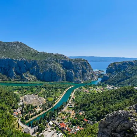 Ruza - Omis By Guide Blato na Cetini