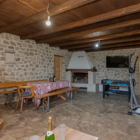 Ruza - Omis By Guide * Blato na Cetini