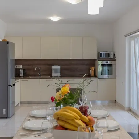 Villa Ruza - Omis By Guide Blato na Cetini