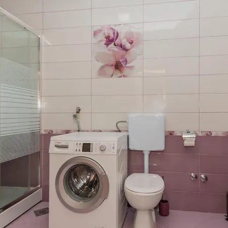 Ruza - Omis By Guide Blato na Cetini